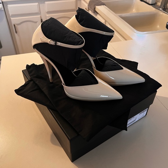 BRAND NEW YSL - SAINT LAURENT Patent Leather D'Orsay Pumps - Size 40 (fits a 9) - Picture 3 of 8
